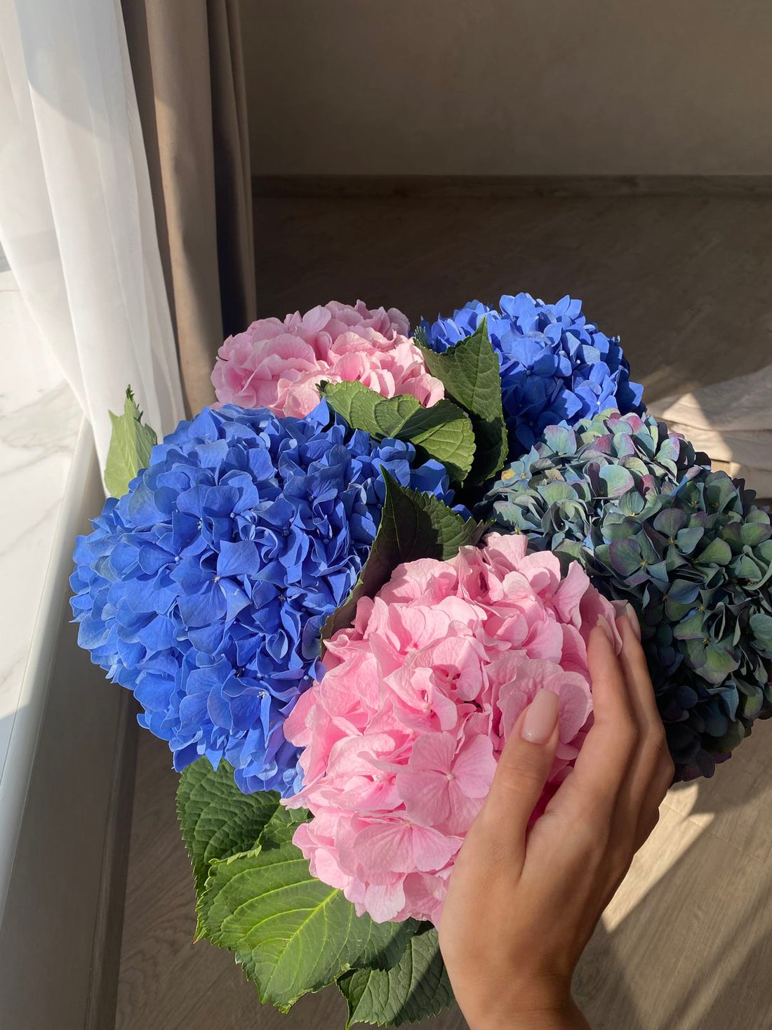 Hydrangea bouquet in a vase — flower care guide by LaLa Flowers, Pattaya