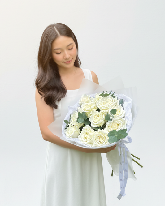 11 white rose with eucaliptus