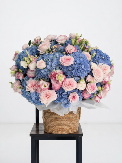 Large cashpo with a mix of flowers