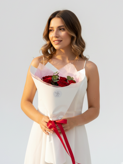 5 red rose