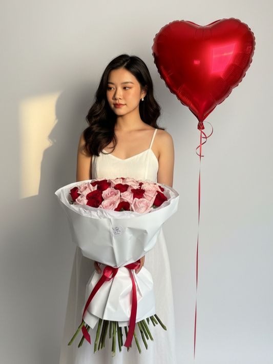 Bouquet with red rose and O'Hara rose + heart balloons