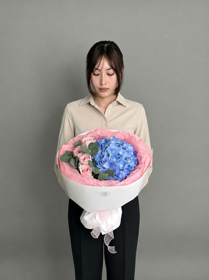 Blue hydrangea with O'Hara rose