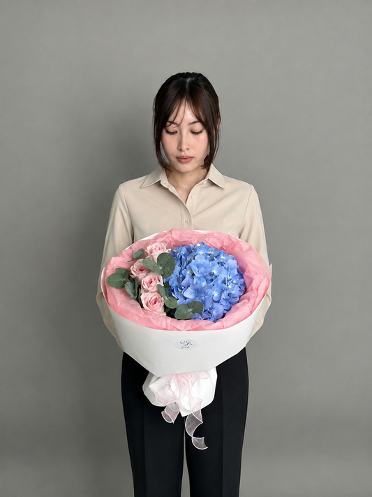 Blue hydrangea with O'Hara rose
