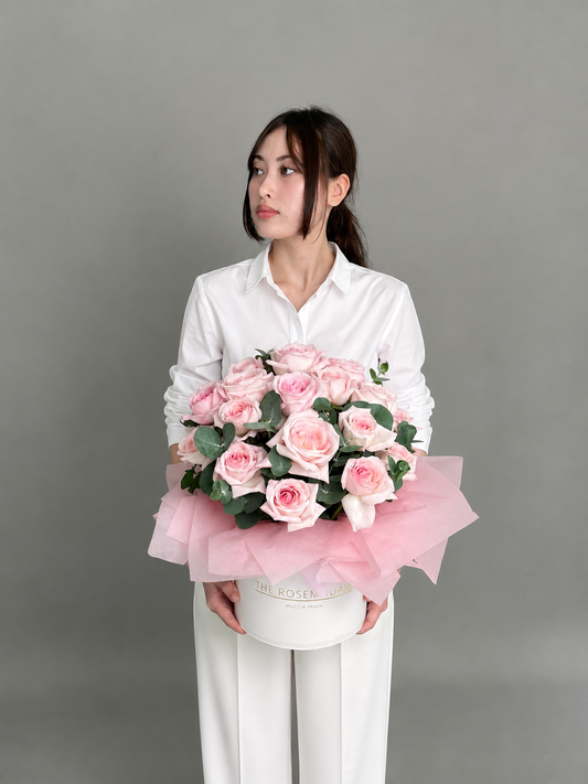 Box with 25 Ohara rose