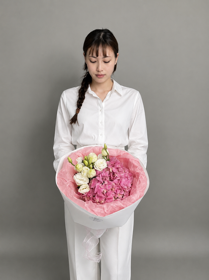Mini bouquet with pink hydrangea and eustomas