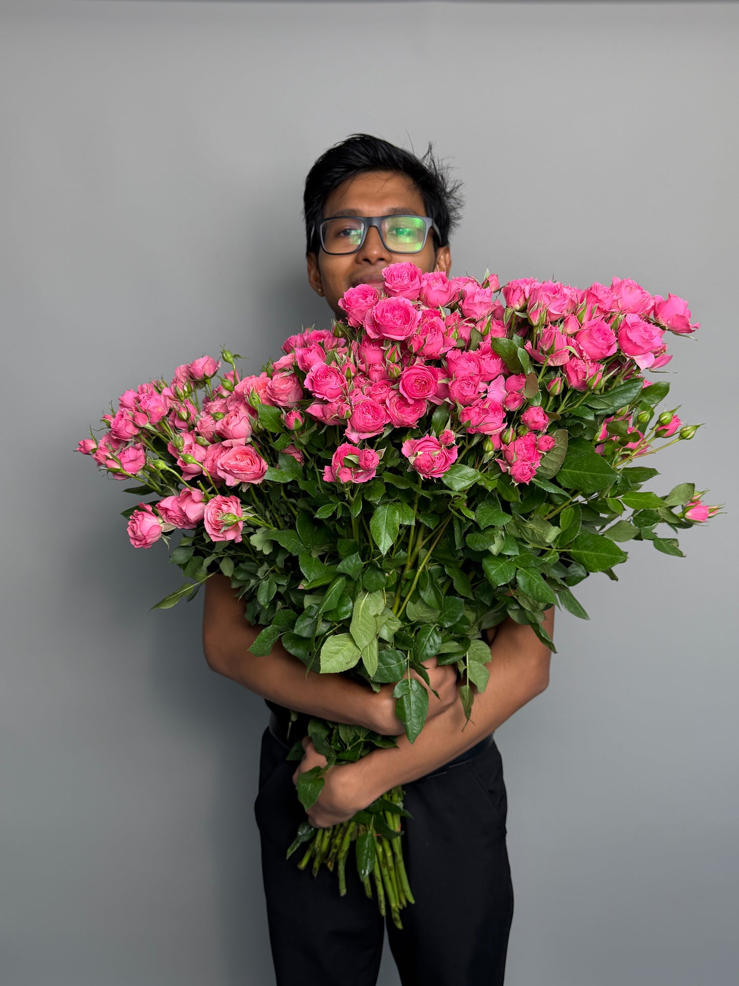 Big bunch of 30 pink Barbie bush roses at a wholesale price — LaLa Pattaya