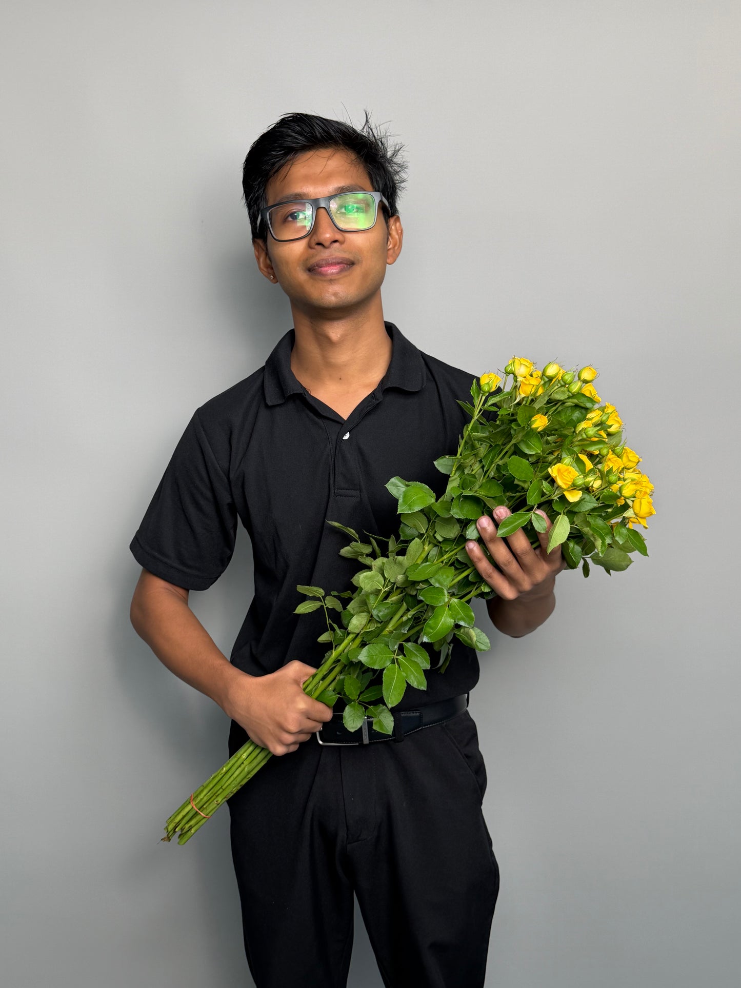 Yellow bush roses by the pack at a wholesale price — LaLa Pattaya