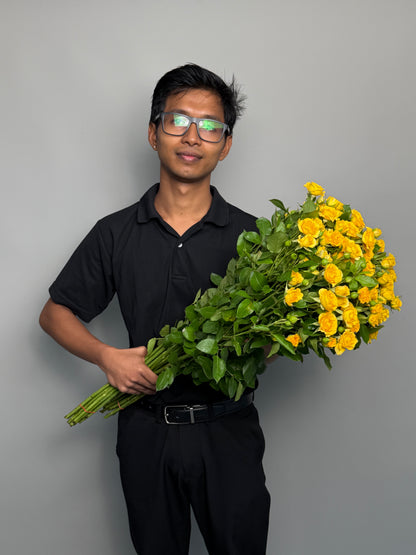 Big bunch of 30 yellow bush roses at a wholesale price — LaLa Pattaya
