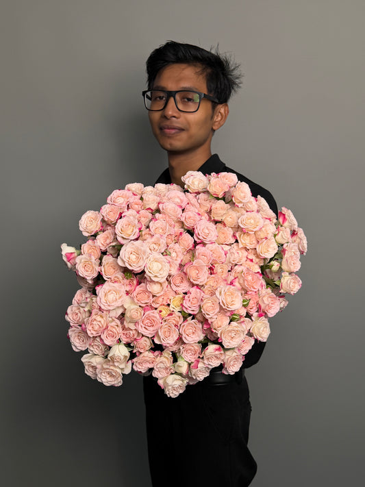 Big bunch of 30 Tiger bush roses at a wholesale price — LaLa Pattaya