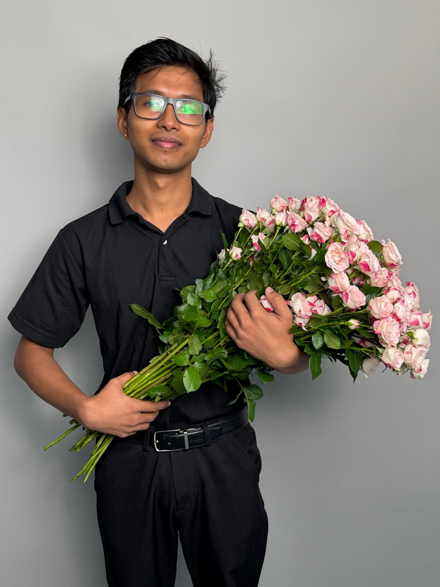 Big bunch of 30 Tiger bush roses at a wholesale price — LaLa Pattaya