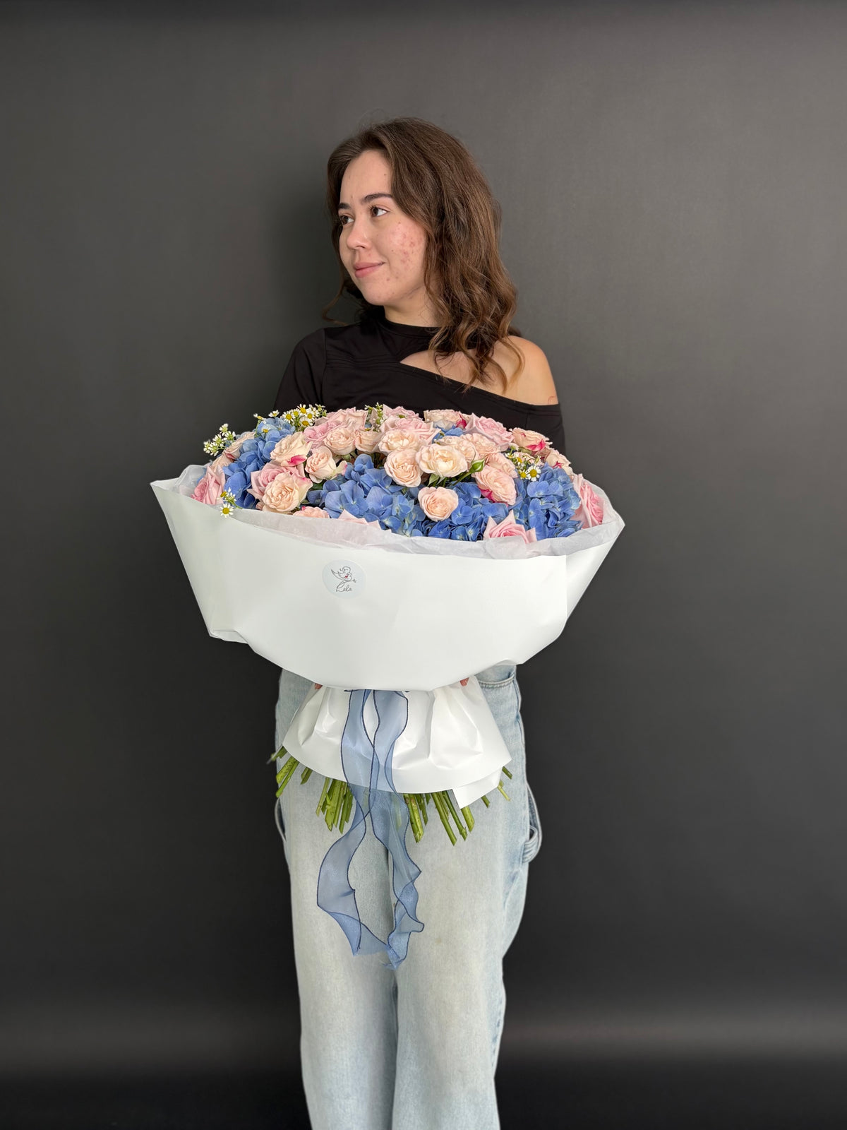 Mix bouquet with bush rose, hydrangeas and Ohara rose. Size L