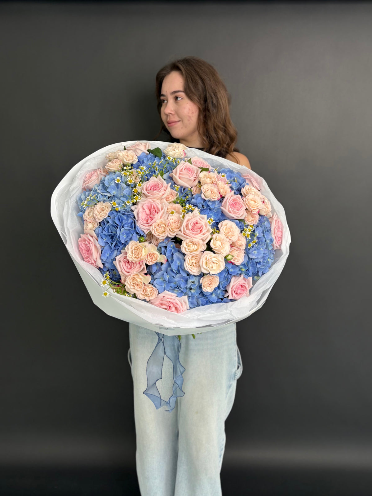 Mix bouquet with bush rose, hydrangeas and Ohara rose. Size L