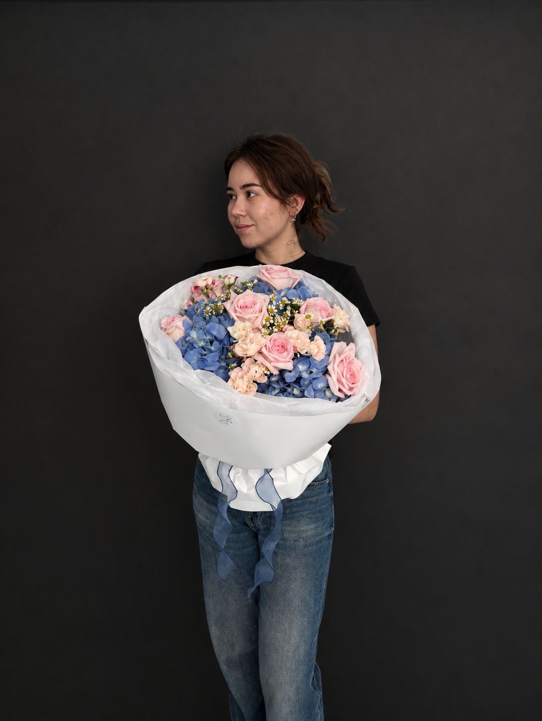 Mix bouquet with bush rose, hydrangeas and Ohara rose. Size M