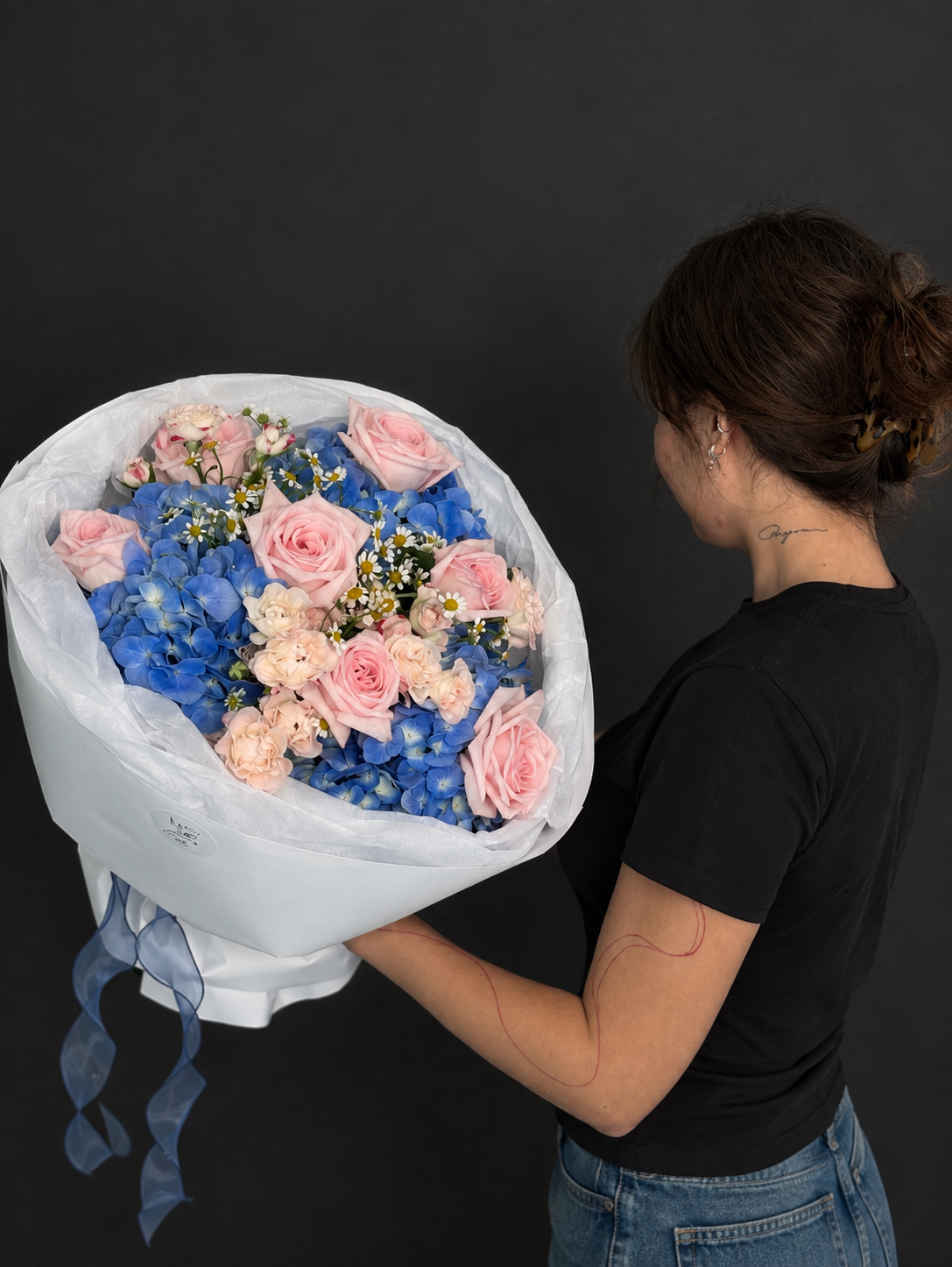 Mix bouquet with bush rose, hydrangeas and Ohara rose. Size M