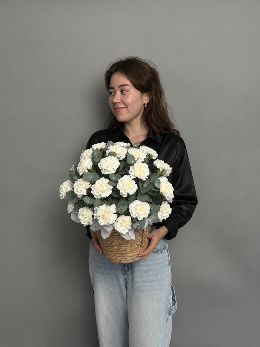 Cashpo with dianthus