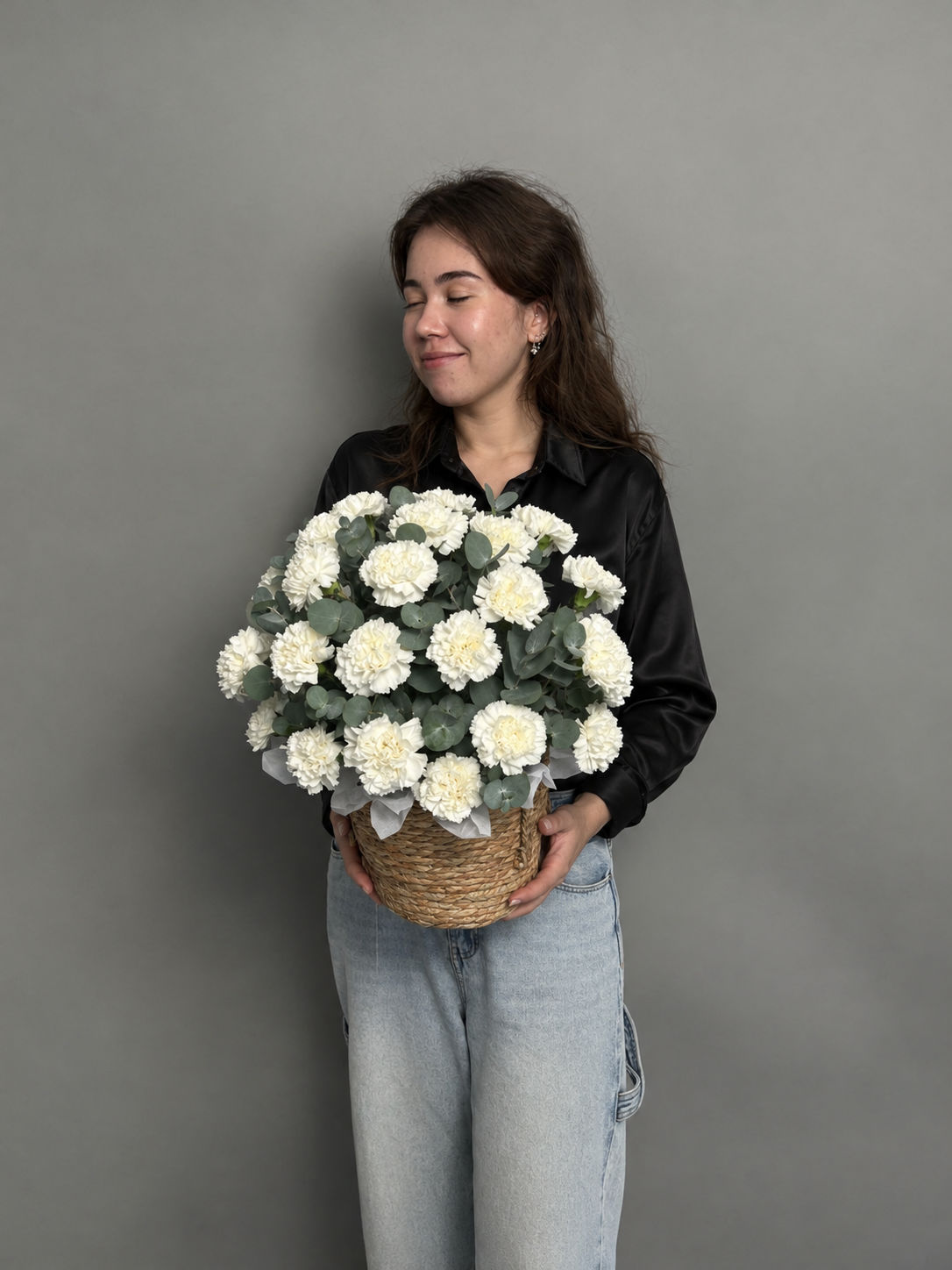 Cashpo with dianthus