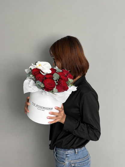 Box with 15 red rose and orchid