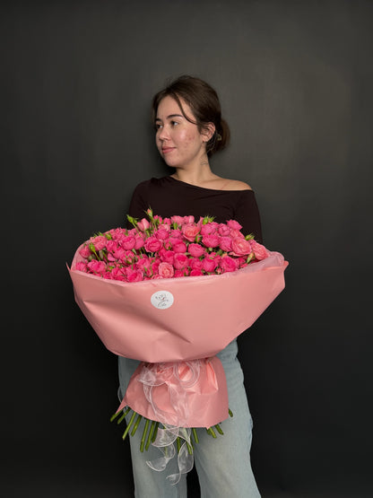 Bouquet of 35 pink Barbie bush roses — LaLa Flowers Pattaya