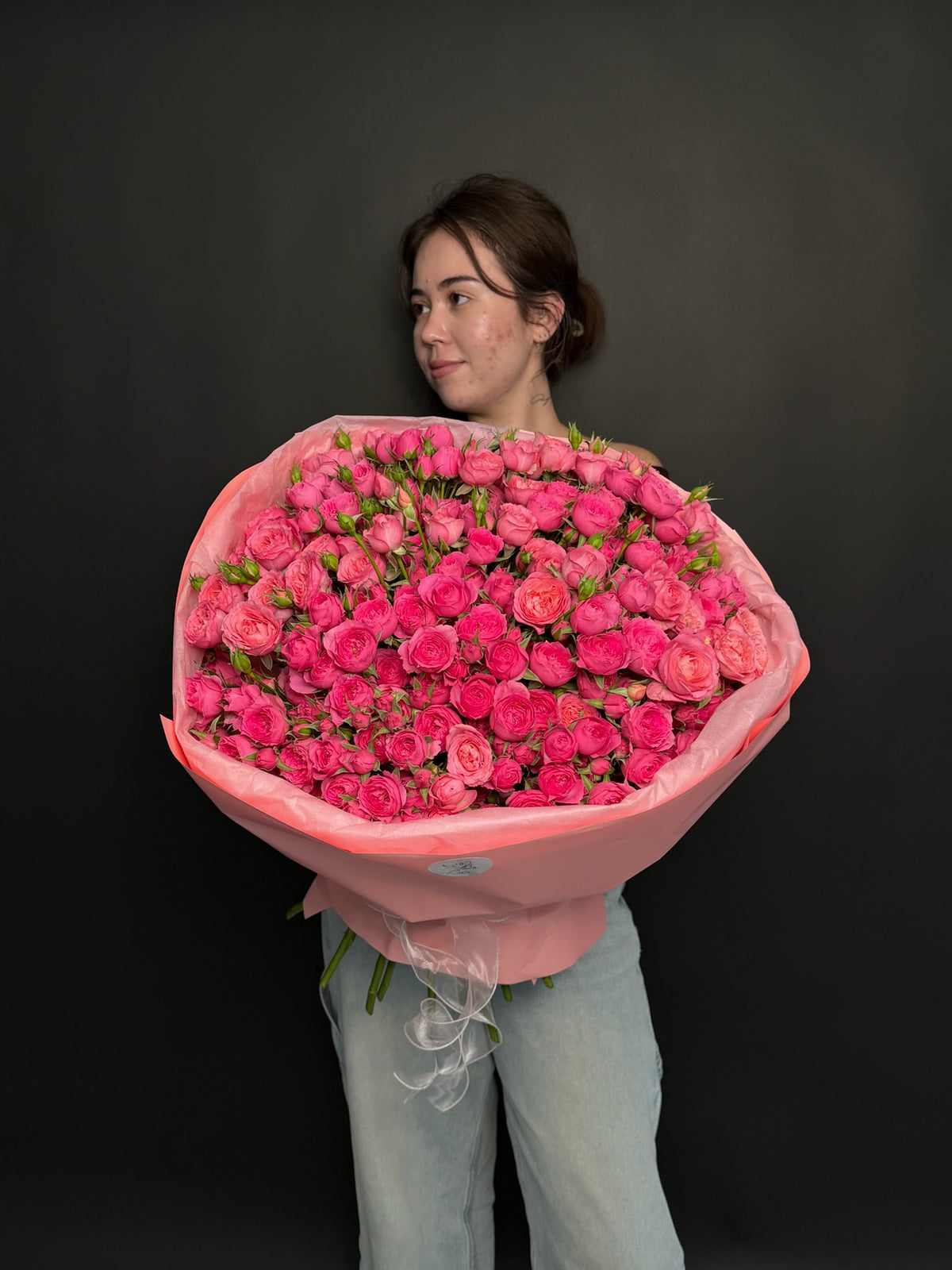 Bouquet of 35 pink Barbie bush roses — LaLa Flowers Pattaya