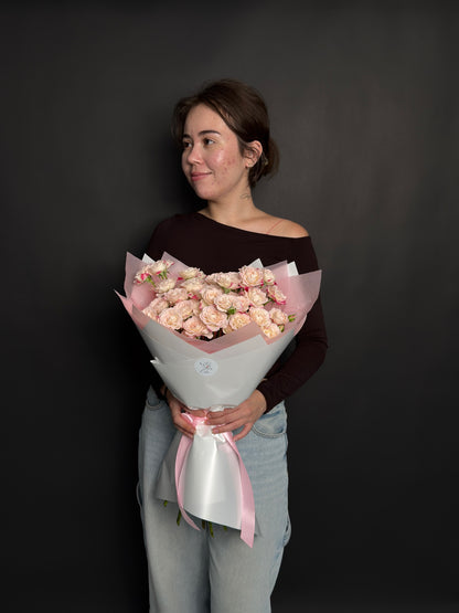 Bouquet of 9 Tiger bush roses — LaLa Flowers Pattaya