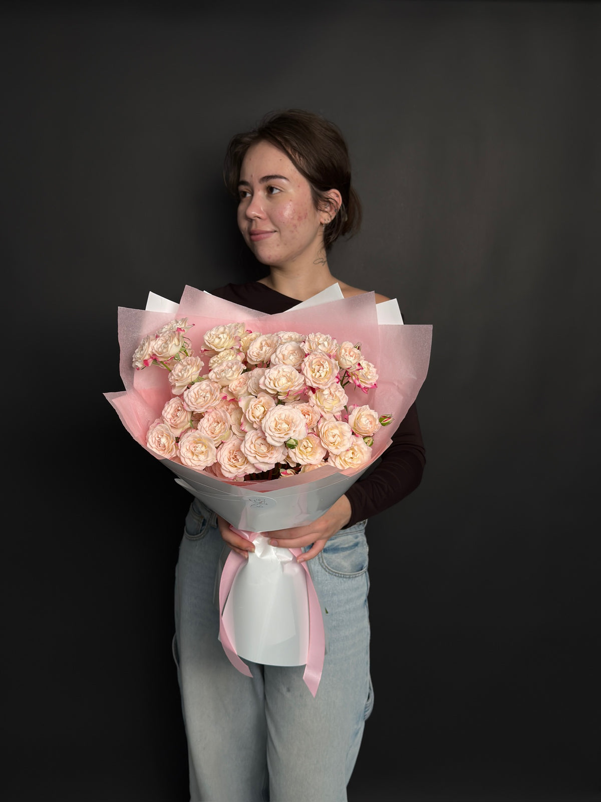 Bouquet of 9 Tiger bush roses — LaLa Flowers Pattaya