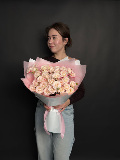 Bouquet of 9 Tiger bush roses — LaLa Flowers Pattaya