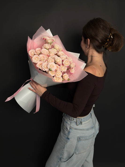 Bouquet of 9 Tiger bush roses — LaLa Flowers Pattaya