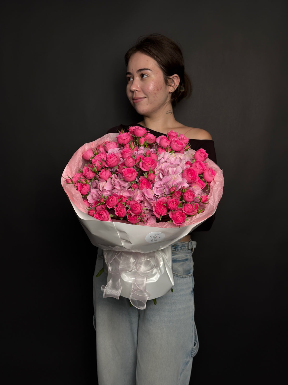 Mixed bouquet of pink Barbie bush roses and hydrangea, size M — LaLa Flowers Pattaya