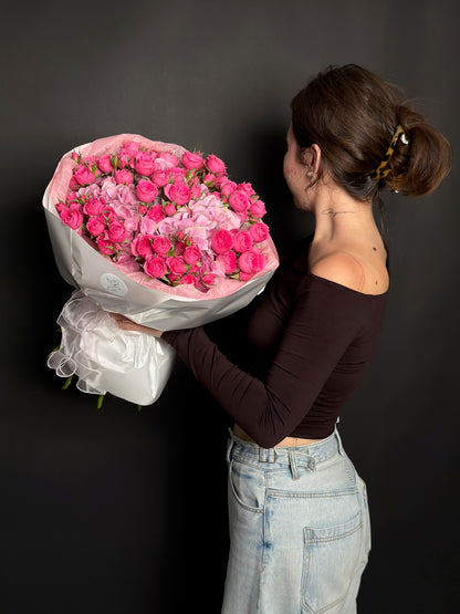 Mixed bouquet of pink Barbie bush roses and hydrangea, size M — LaLa Flowers Pattaya