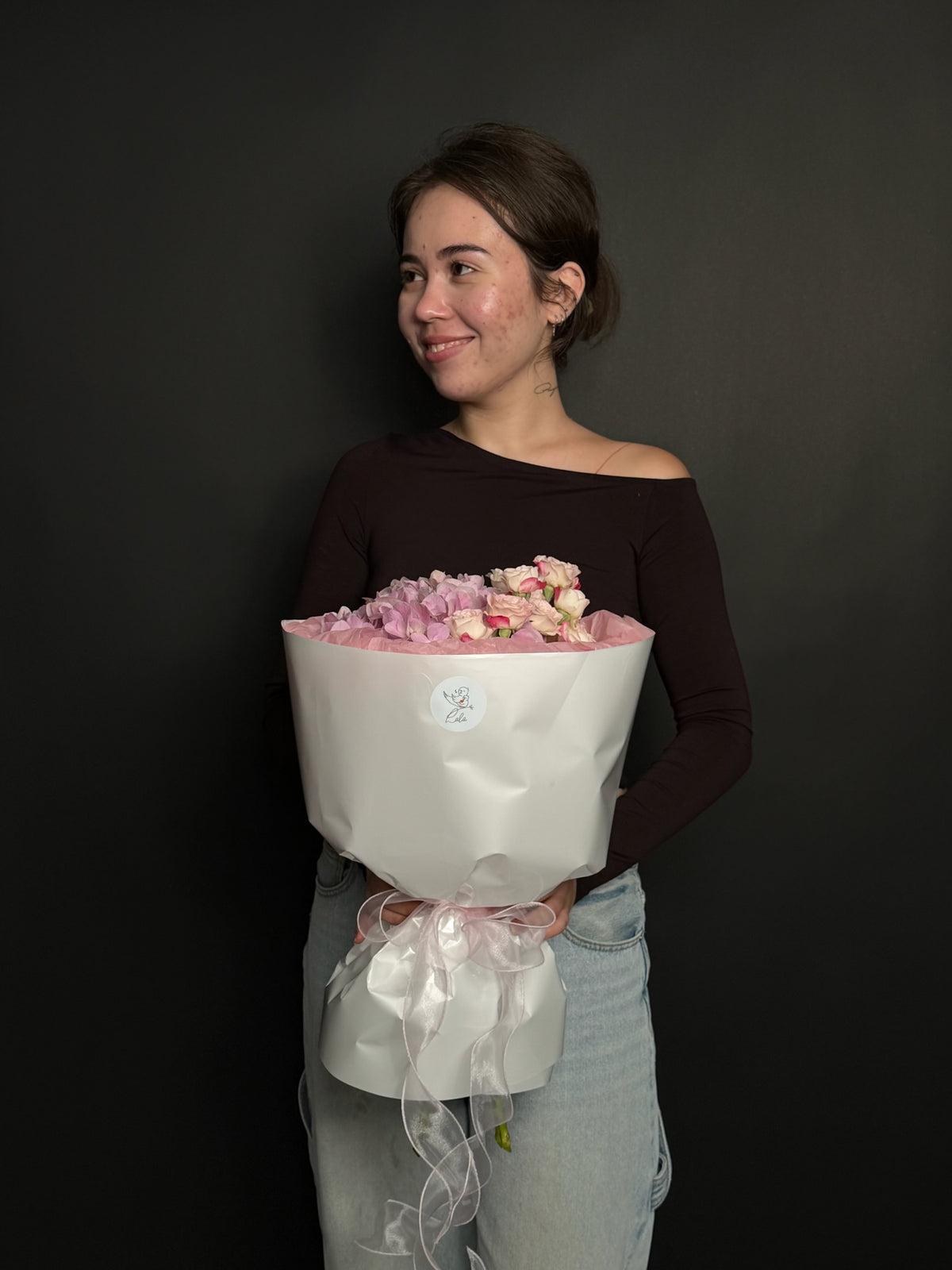 Mixed bouquet of Tiger bush roses and pink hydrangea, size S — LaLa Flowers Pattaya