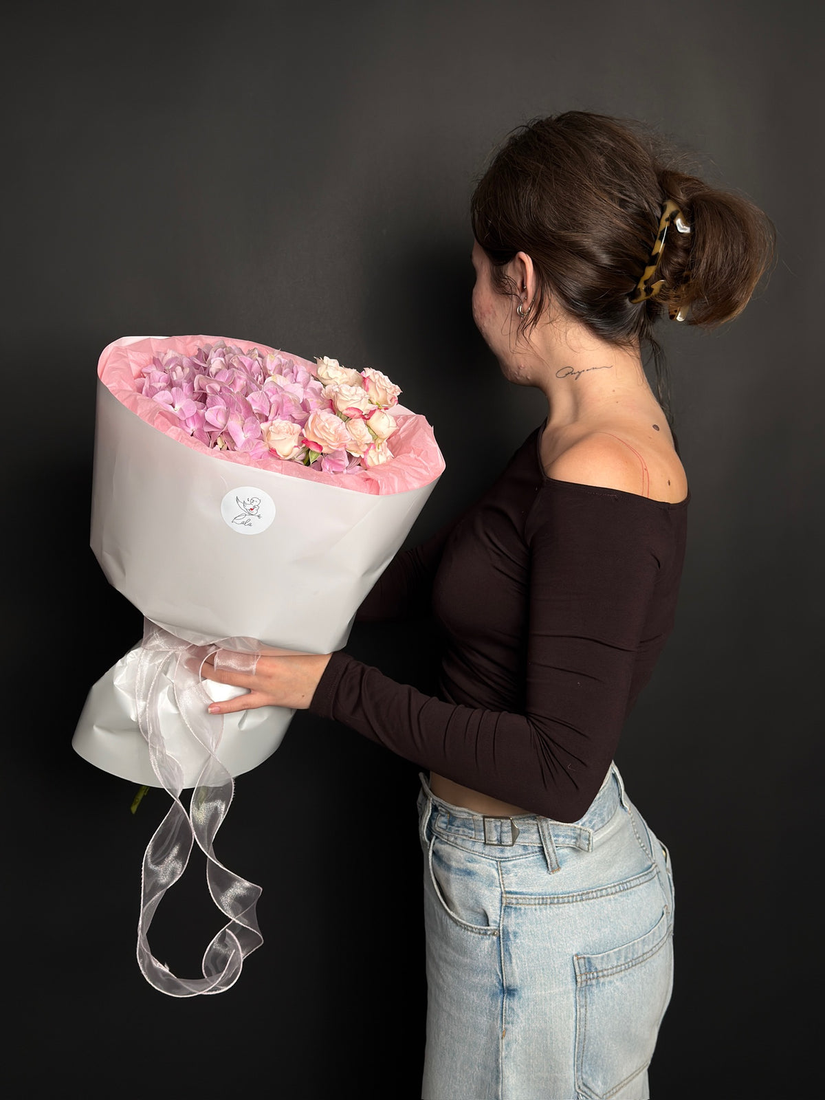 Mixed bouquet of Tiger bush roses and pink hydrangea, size S — LaLa Flowers Pattaya
